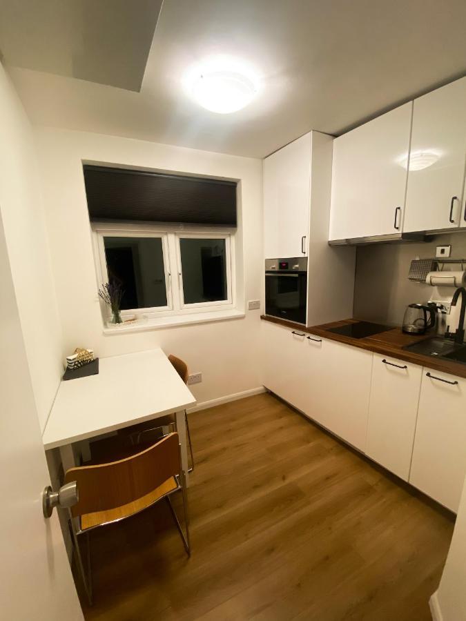 Lovely One Bedroom Flat In The Heart Of Londra Esterno foto